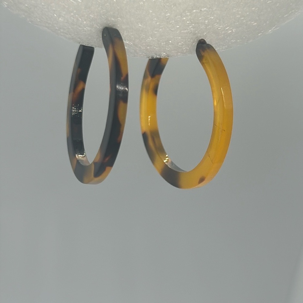 Chic Mismatch Tortoise Shell Hoop Earrings - 1.2" - Brand New - Unique Style - Picture 8 of 16